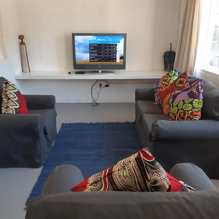 Hornbill House Self Catering Accommodation Херманус Екстериор снимка
