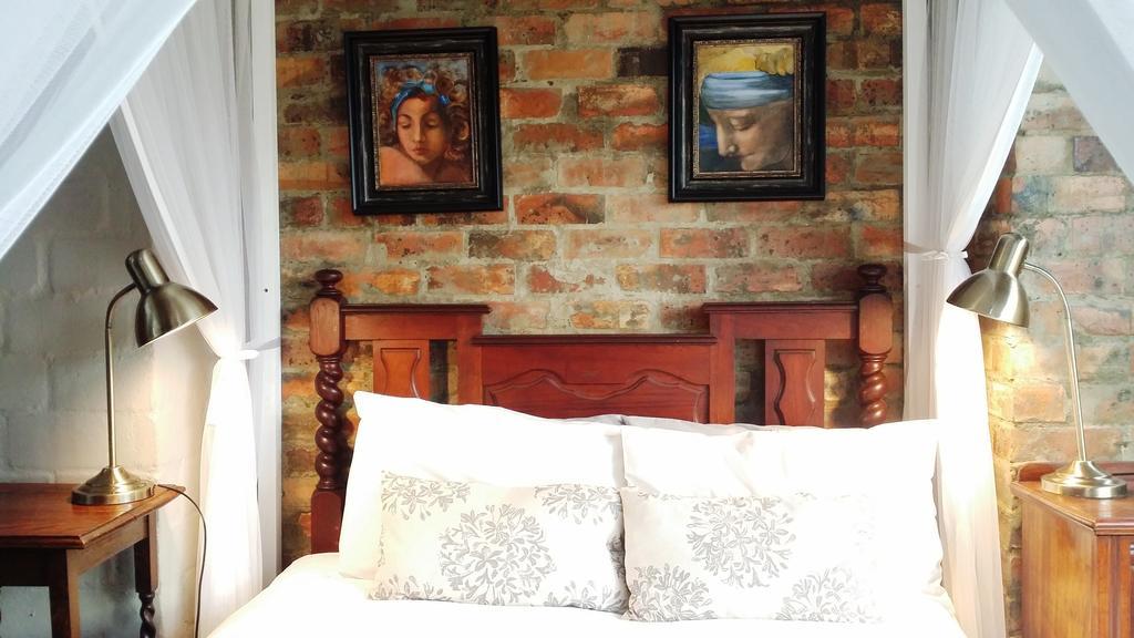 Hornbill House Self Catering Accommodation Херманус Стая снимка