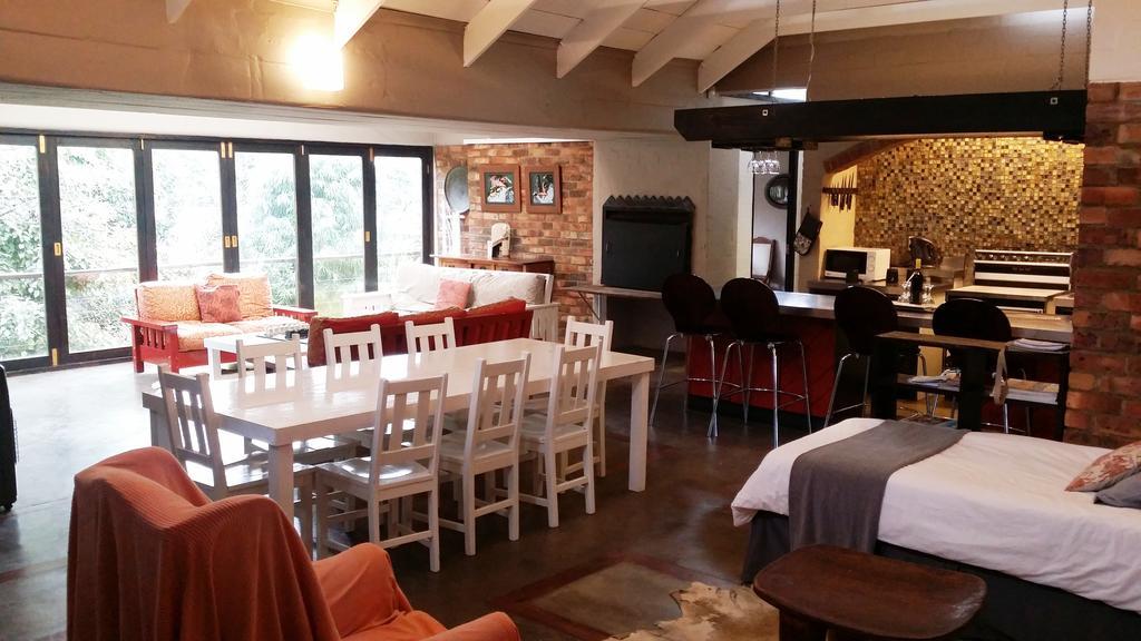 Hornbill House Self Catering Accommodation Херманус Стая снимка