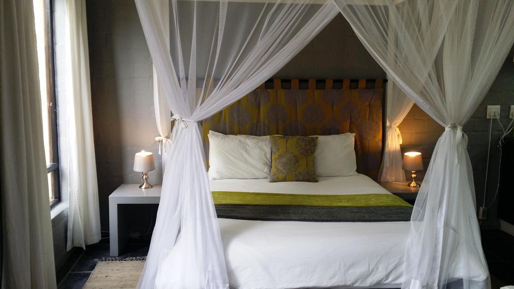 Hornbill House Self Catering Accommodation Херманус Стая снимка