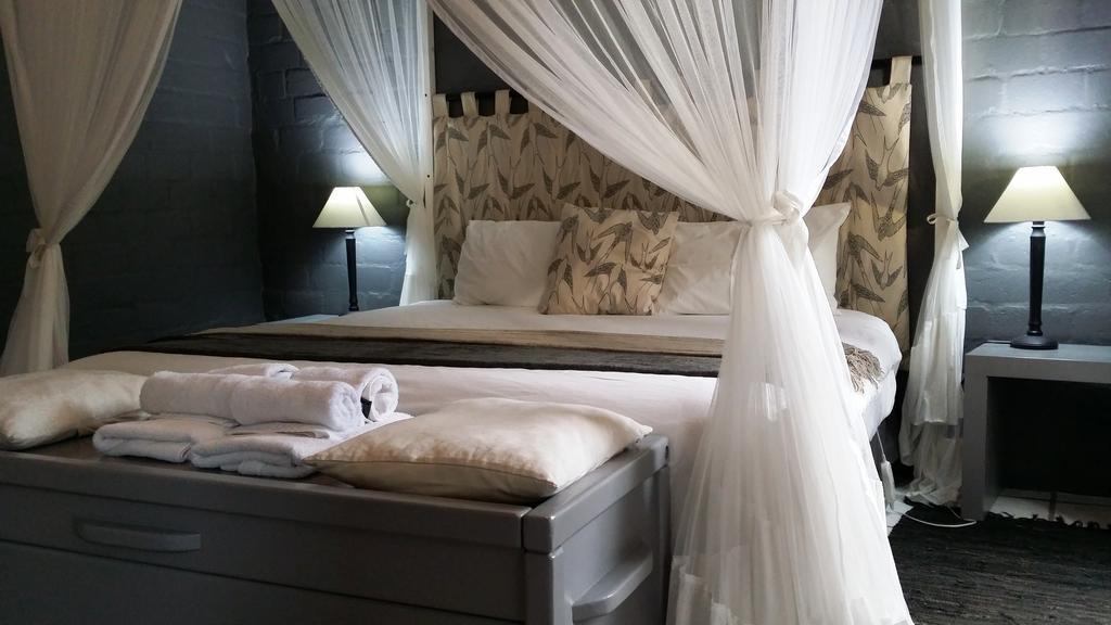 Hornbill House Self Catering Accommodation Херманус Екстериор снимка