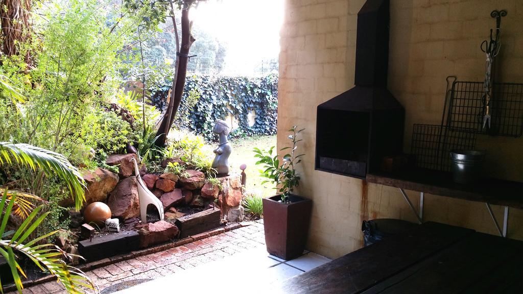 Hornbill House Self Catering Accommodation Херманус Екстериор снимка