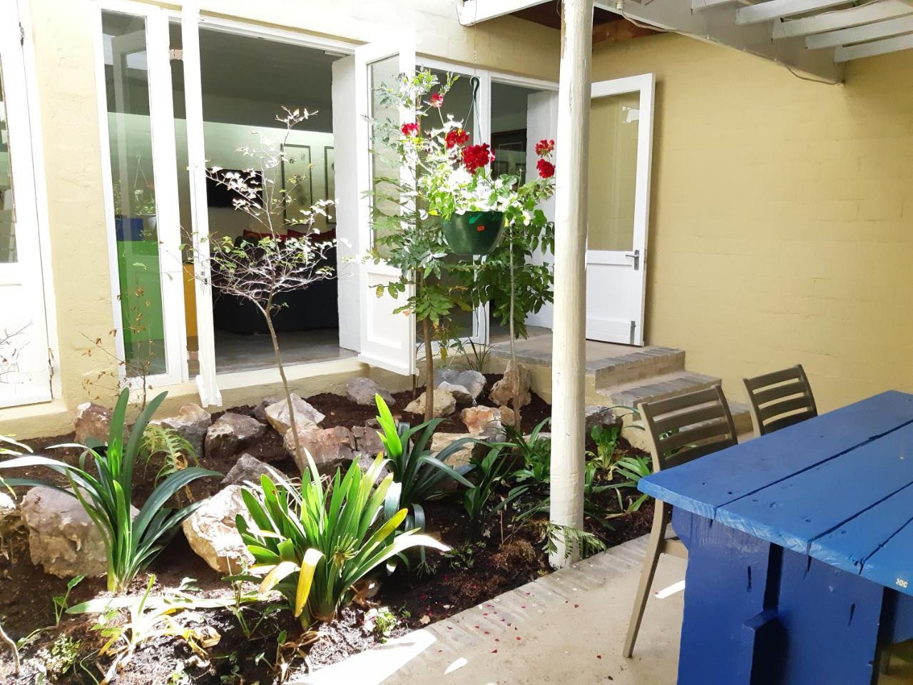 Hornbill House Self Catering Accommodation Херманус Екстериор снимка