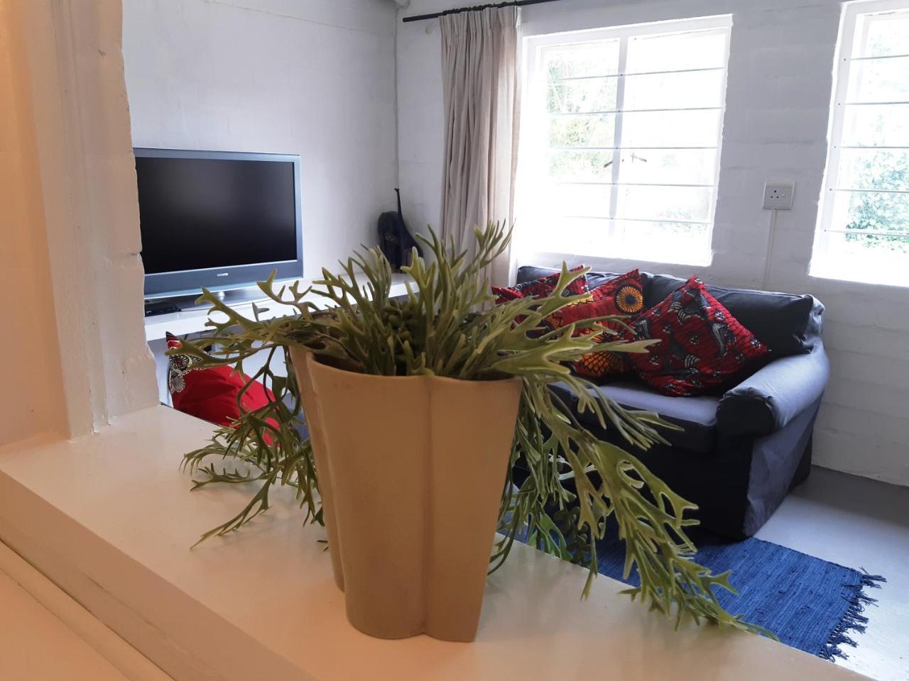 Hornbill House Self Catering Accommodation Херманус Екстериор снимка